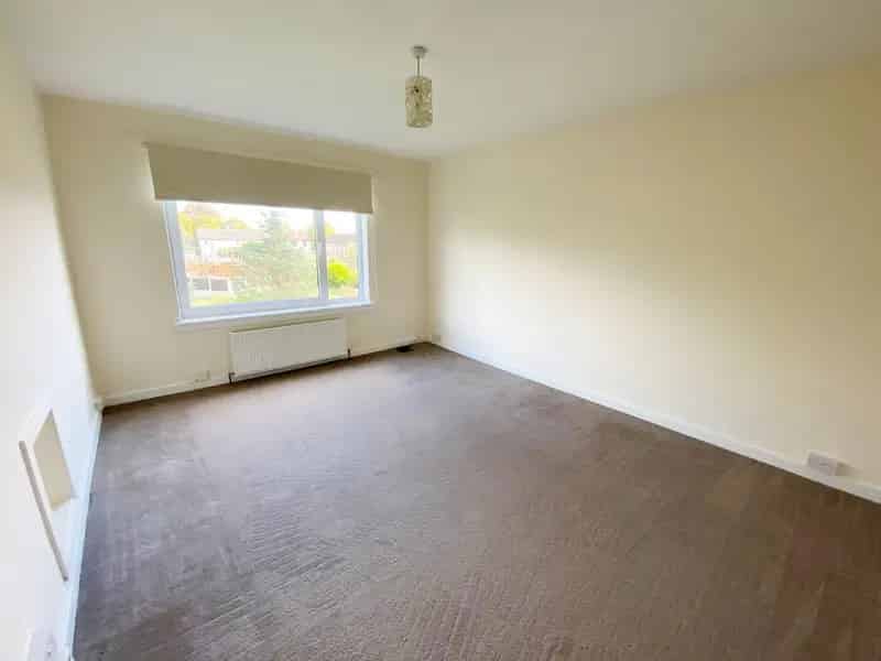 First Floor Flat for Lease Two Double Bedrooms Popular Area
