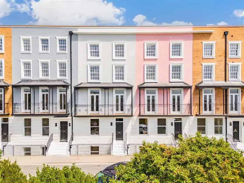2 Bedroom Seafront Apartment For Sale