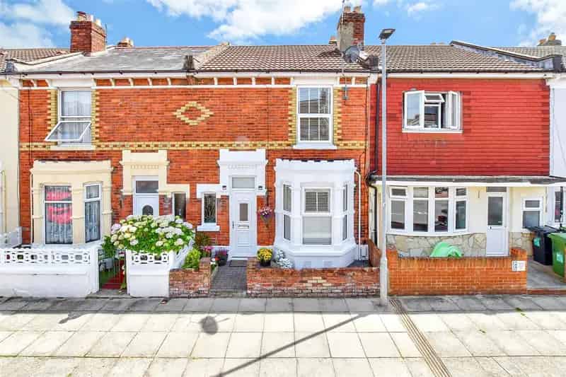 3 Bedroom Terraced House for Sale Near Schools and Amenities
