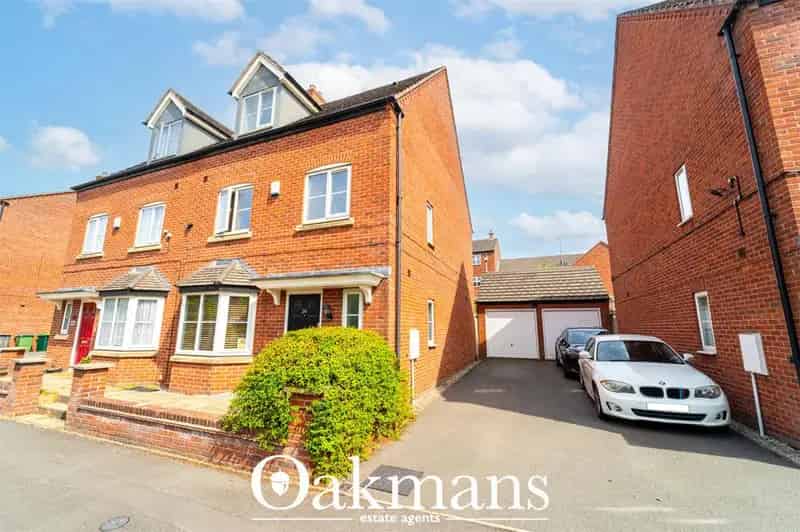 6 Bedroom Semi Detached House For Sale