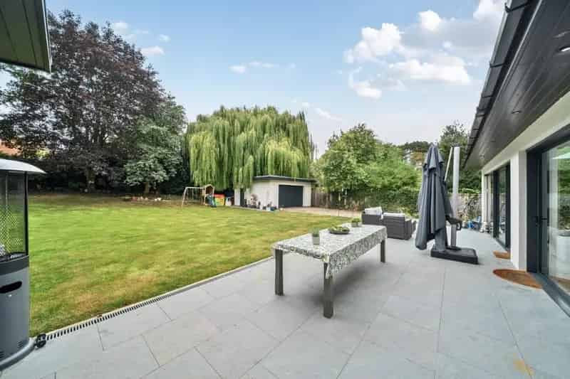 5 bed house for sale