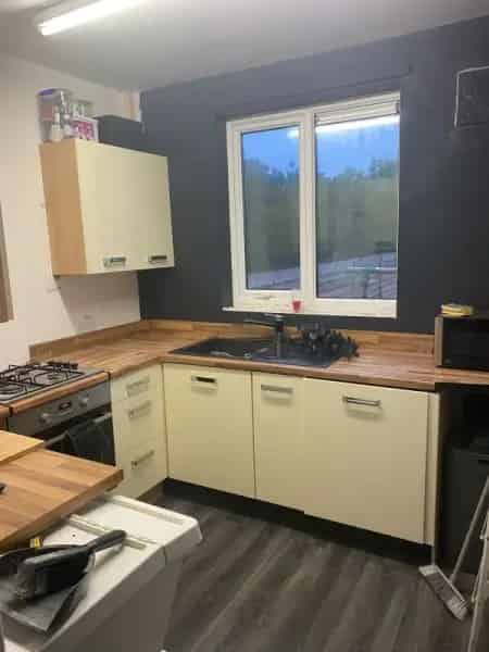 2 Bedroom House with Modern Kitchen and Open Fireplace