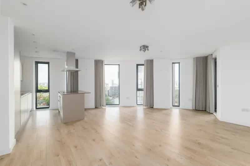 2 Bedroom Flat for Sale in Canary Wharf