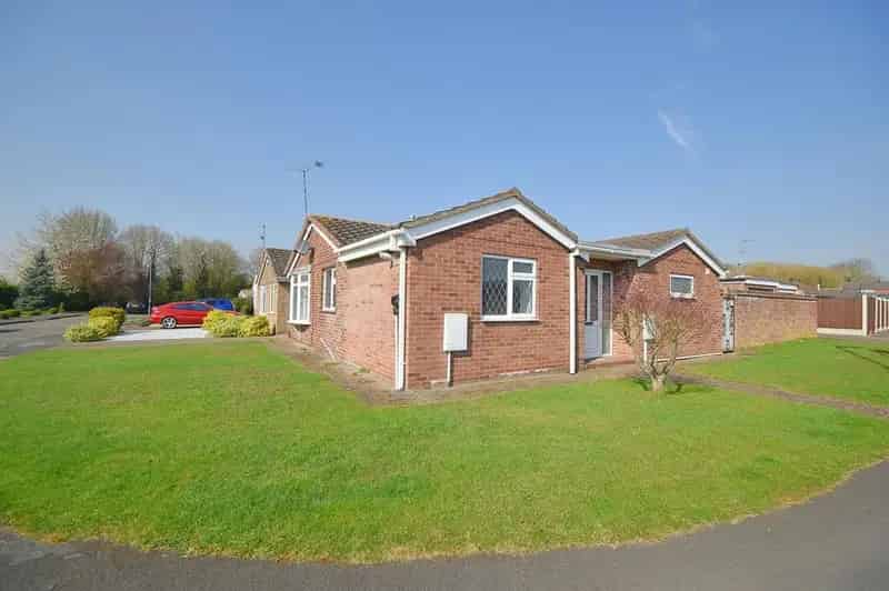 2 Bedroom Detached Bungalow for Sale
