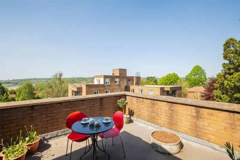 3 Bedroom Penthouse with Panoramic Views and Roof Terrace
