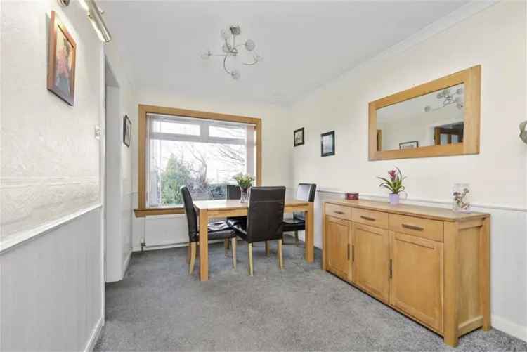 3 Bed House - Detached with 1 Reception Room