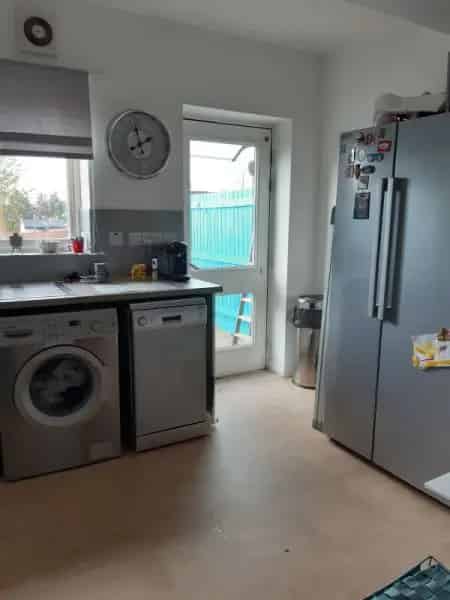 3 Bed House Large Garden Large Kitchen Small Lounge