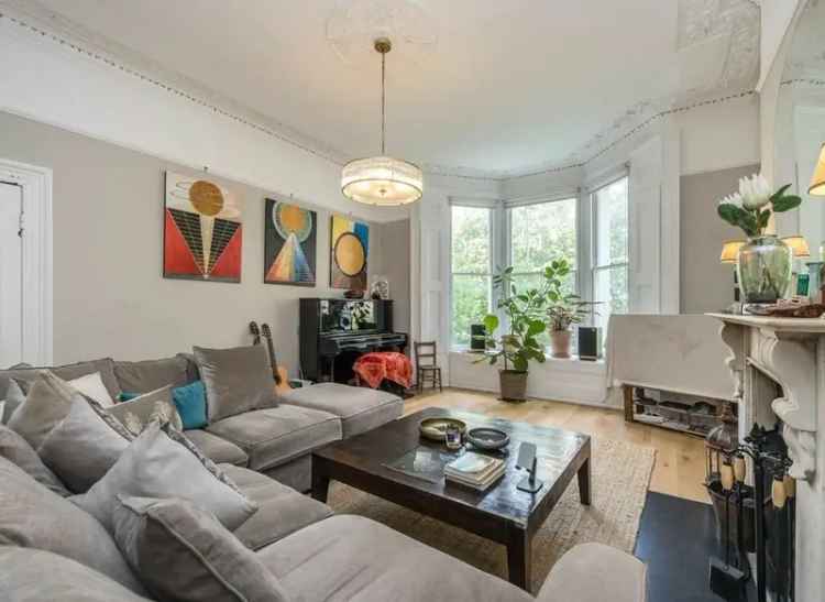 Flat For Sale in London, England