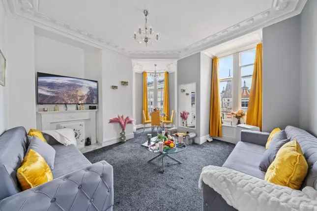 Flat to rent in Oxford Street, London W1C