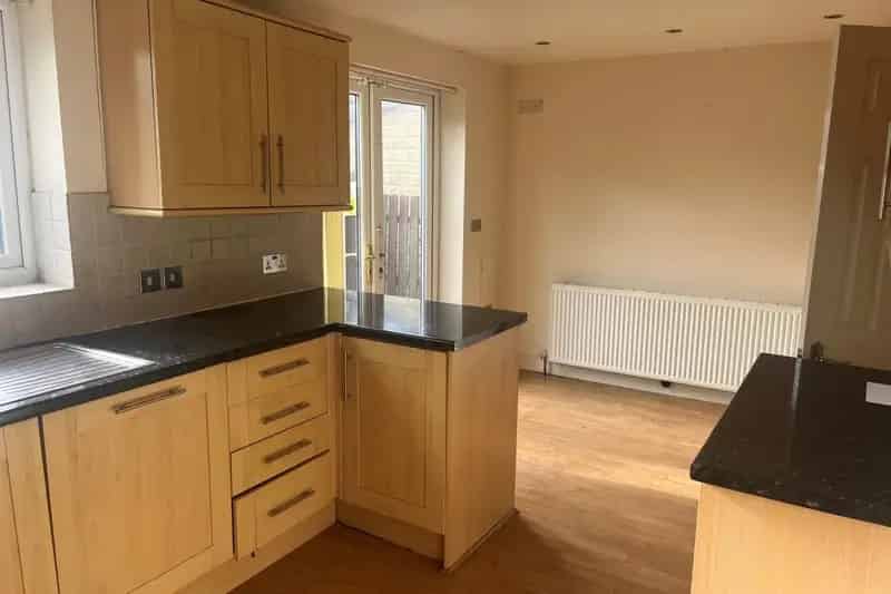 Five Bedroom Detached House with Garage and Garden