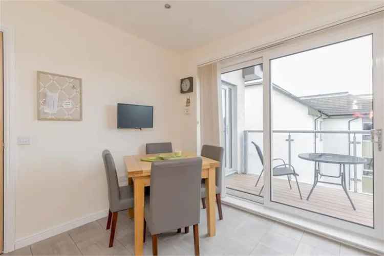 2 Bed Flat - Top Floor with 1 Reception Room