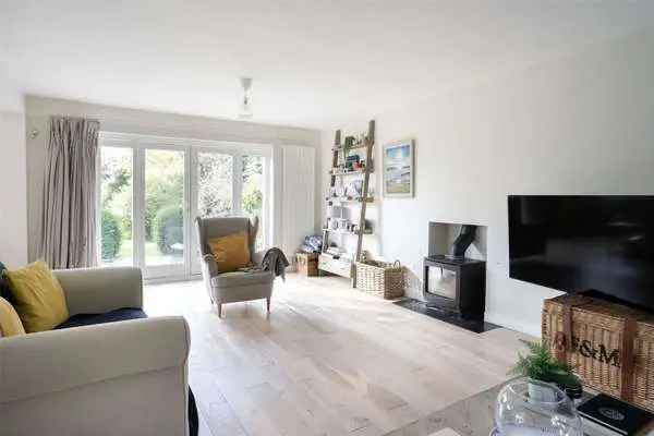 Modern Family Home with Outbuilding and Extensive Gardens