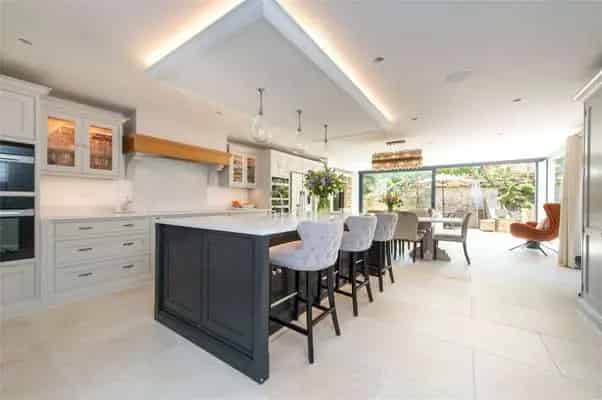Modern Contemporary House with Landscaped Gardens and Stunning Views