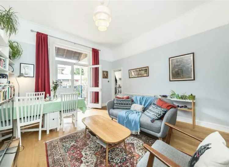 Flat For Sale in Queen's Road, London, England