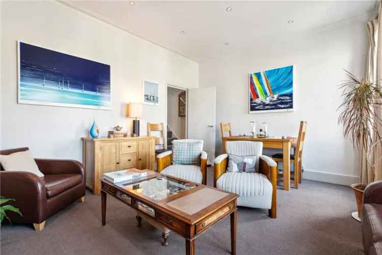 Apartment For Sale in London, England