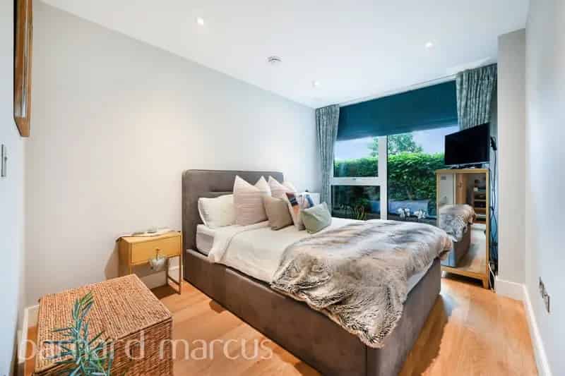 Flat For Sale , London, England