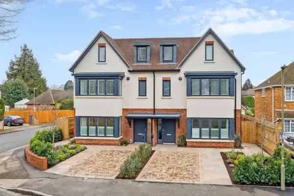 Contemporary Family Home with Open Plan Living and Green Technology