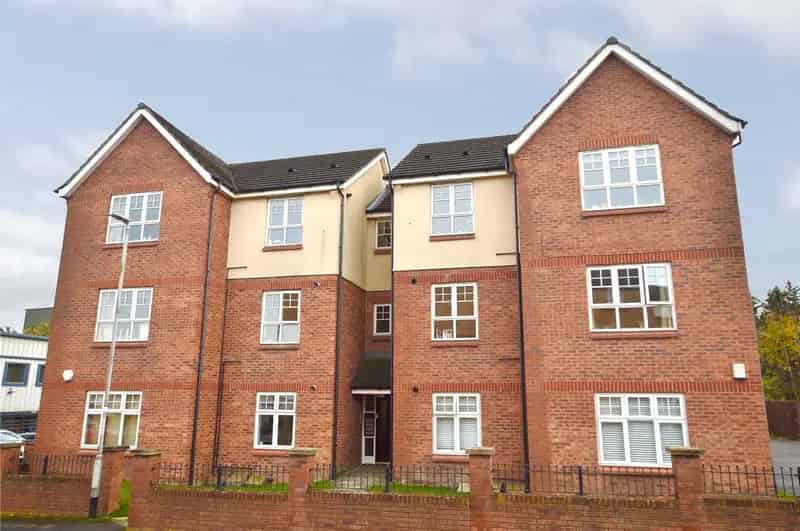 2 Bed Apartment Stanningley Modern First Floor Apartment Allocated Parking