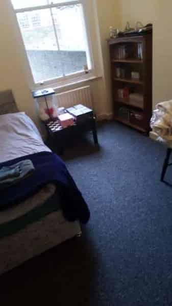 Terraced House near Queen's Park Large Kitchen High Ceilings Paved Garden