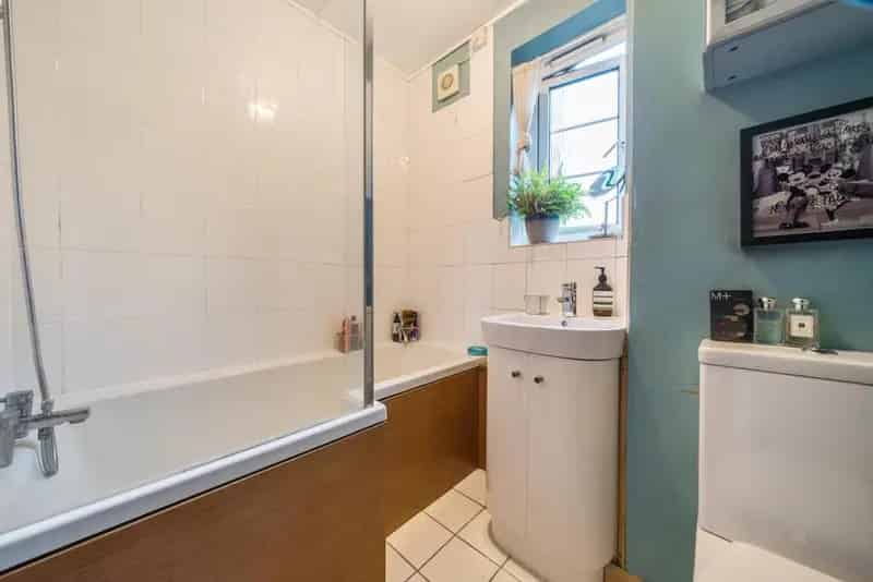 Spacious Flat near King George's Park Wandsworth