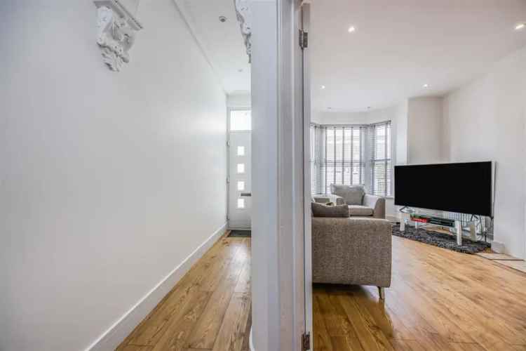 3 Bedroom Terraced House to Rent Baffins
