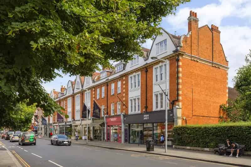 Spacious 2-Bedroom Apartment Fulham Road Chelsea