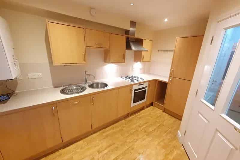 3 Bed 2 Bath House with Garage and Parking