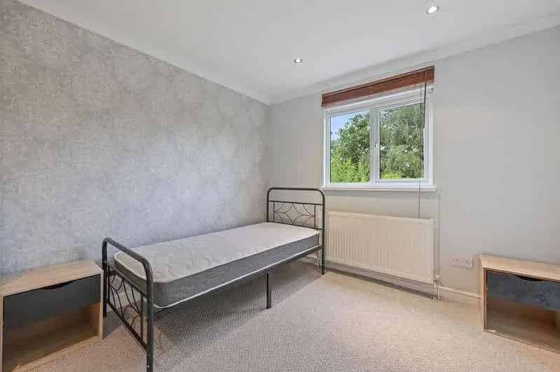 2 Bed Flat for Sale in Hatch End