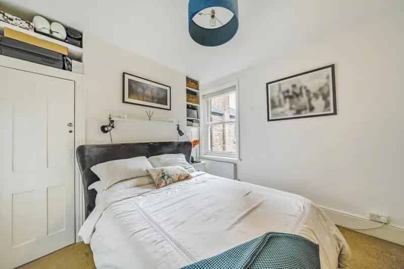 Spacious Two Double Bedroom Apartment in Period Mansion Block