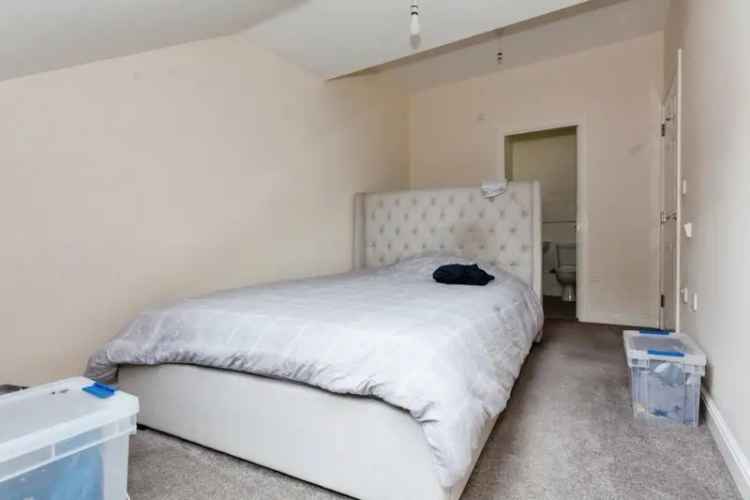 2 bedroom Flat
 For Sale