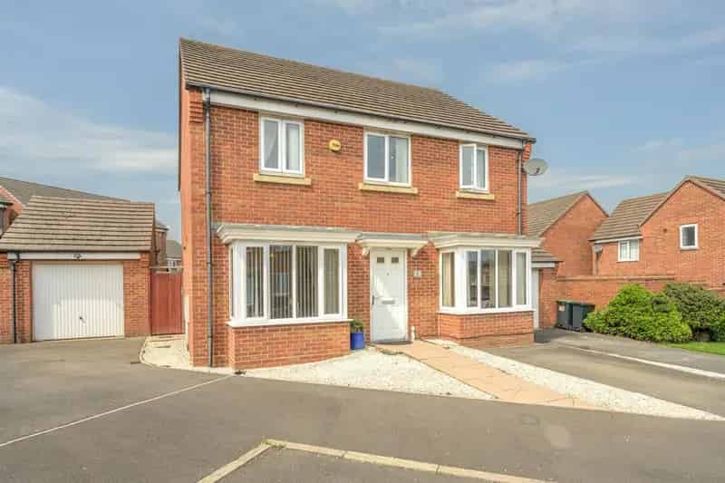 4 Bedroom Detached House For Sale