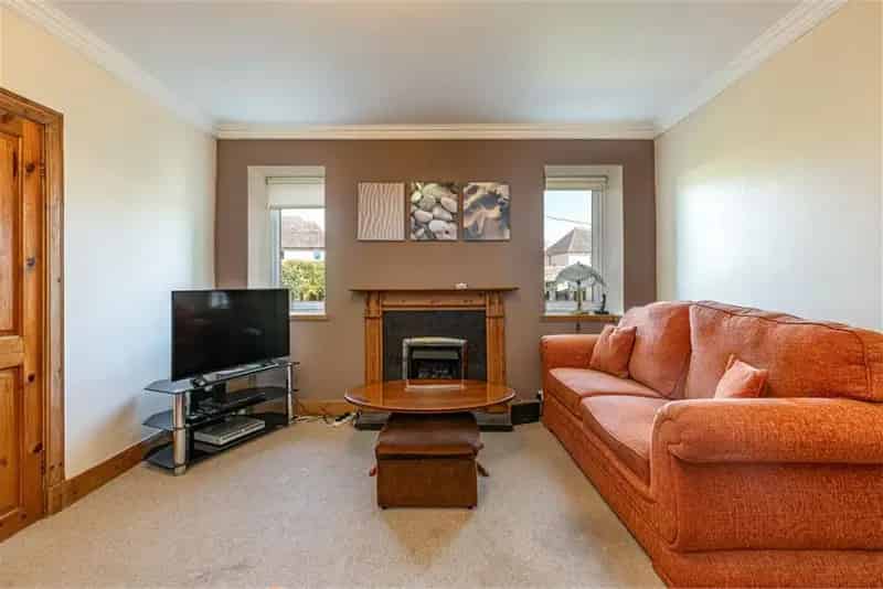 1 Bed Flat - Ground Floor with 1 Reception Room