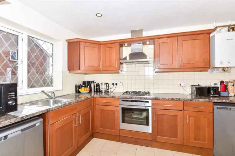 3 Bedroom Detached House for Sale in Bearsted
