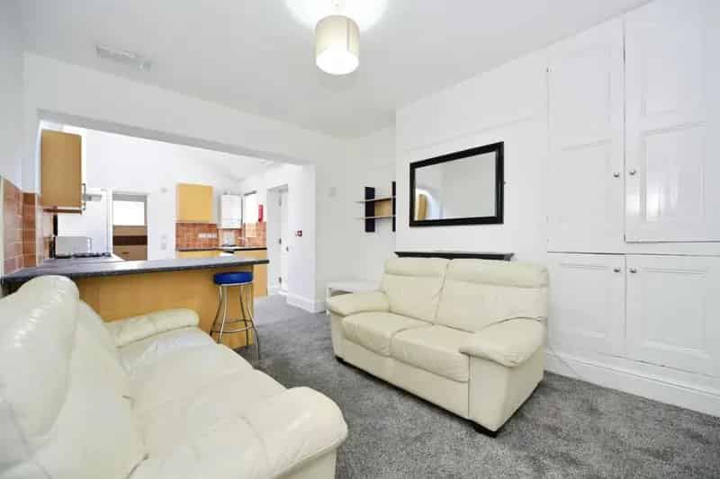 5 Bedroom House For Sale - HMO Potential