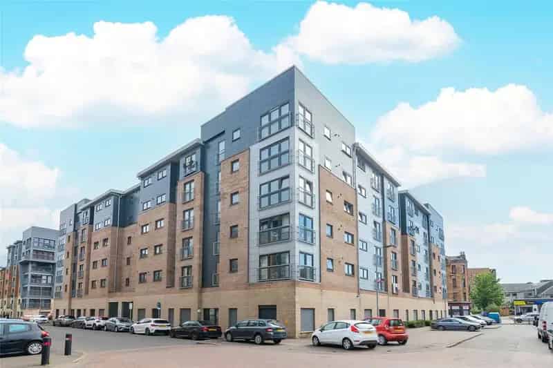 2 Bedroom Apartment to Rent - Modern Development