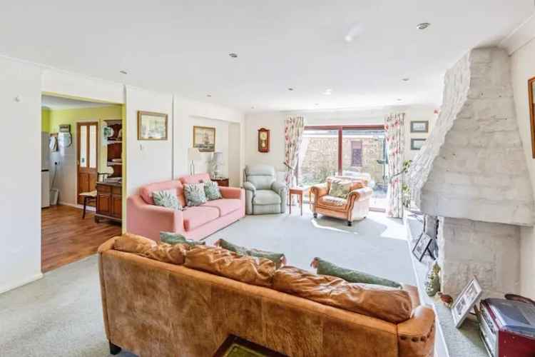 6 Bedroom Bungalow with Garden and Garage - Potential Annexe