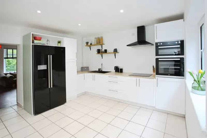 3 bedroom end of terrace house