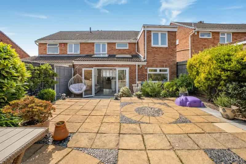 5 Bedroom Semi Detached House For Sale