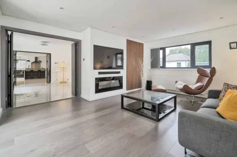 Luxury 5-Bedroom Home in Stockbridge with Countryside Views