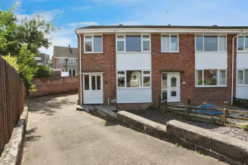 3 bedroom end of terrace house