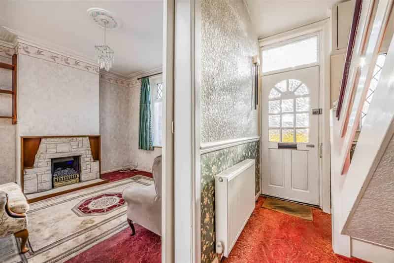 2 Bedroom Terraced House to Rent - Family Home Potential