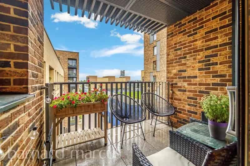 Flat For Sale , London, England