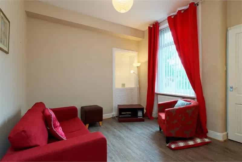 1 Bed Flat Saltcoats - Modern Open Plan Living Near Seafront