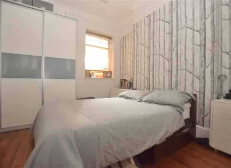 Beautiful 2-Bed Ground Floor Flat in Oval