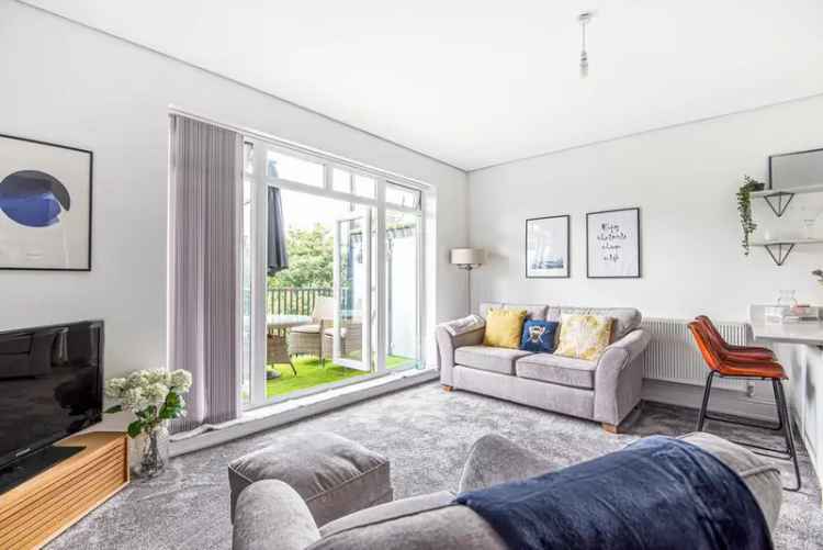 Flat For Sale in London, England