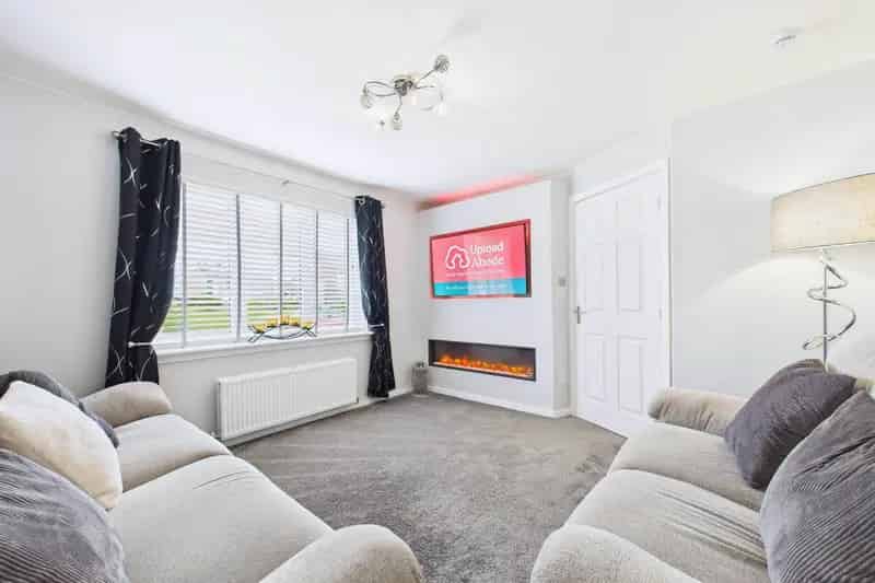 3 Bedroom Semi-Detached House to Rent