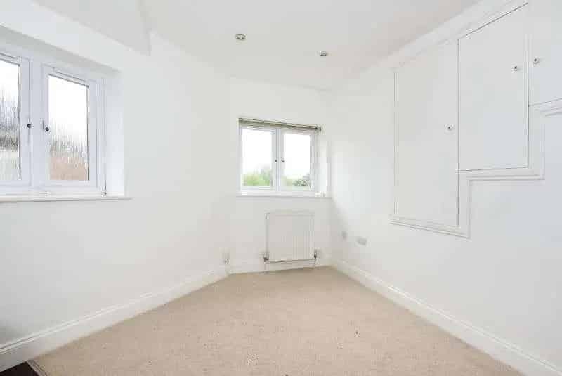 1 Bed Flat for Sale Near Hospitals - Allocated Parking