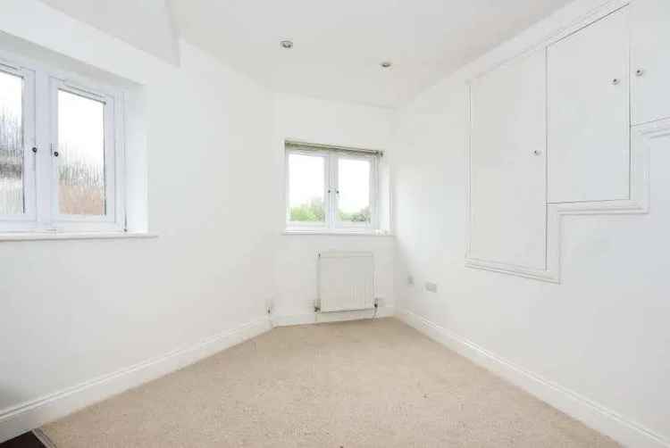 1 Bed Flat for Sale Near Hospitals - Allocated Parking