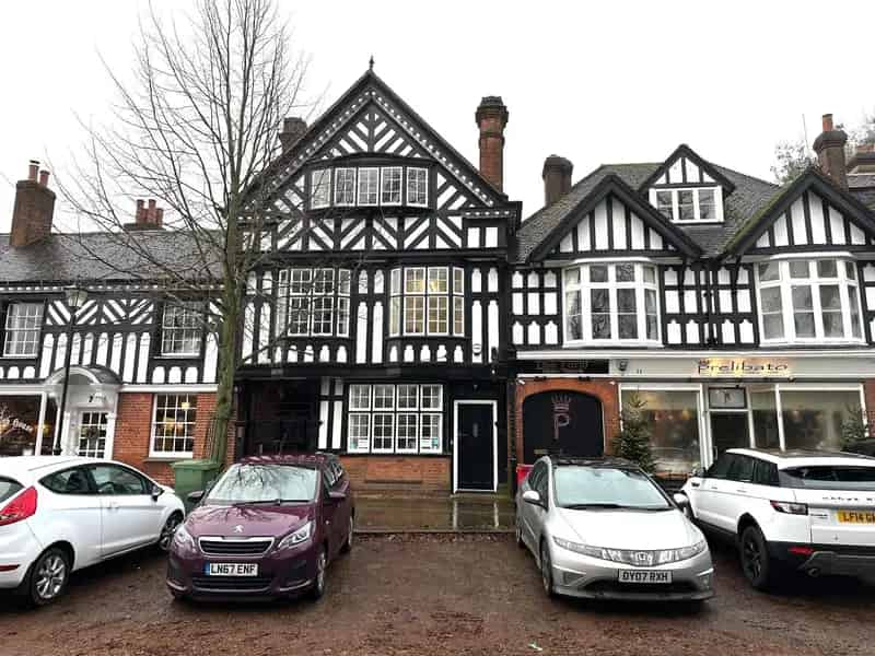 Beaconsfield Office Building 1369sf Freehold For Sale