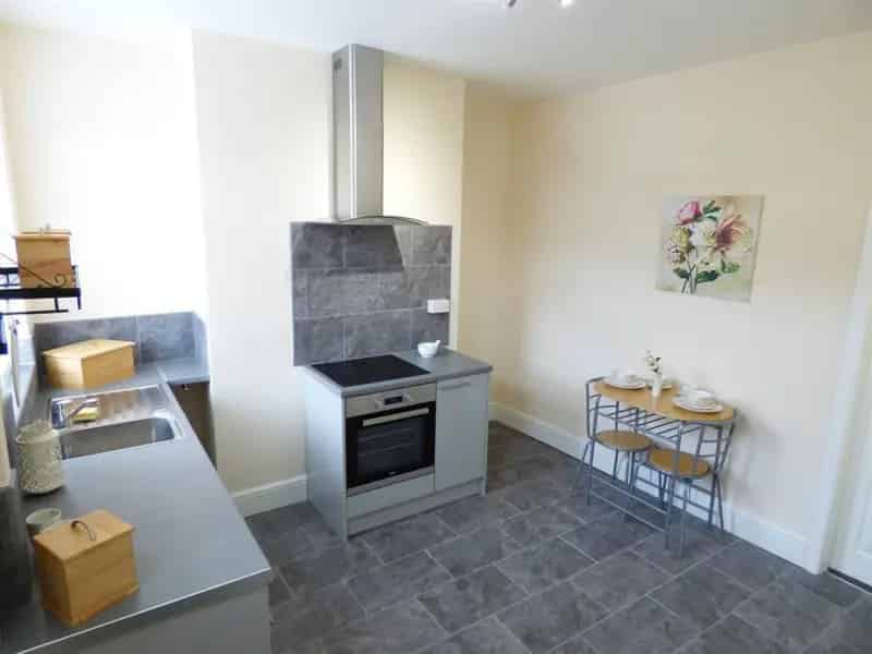 2 Bedroom House To Let Castleford